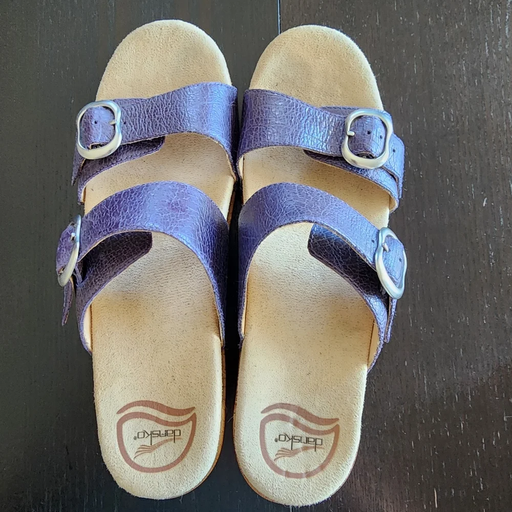 Gorgeous Purple Dansko Genuine Leather Two Strap Clogs Sandals 39 Boho Chic - Picture 2 of 13